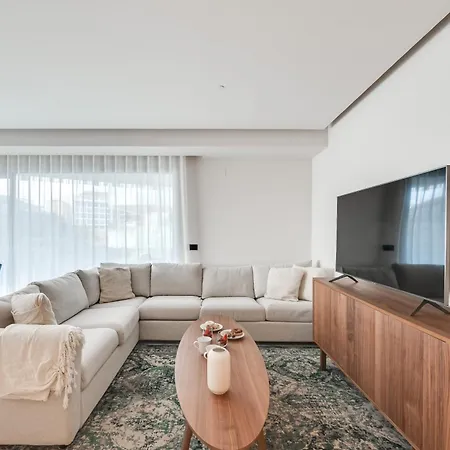 Apartment Newly Built 3 Bdrm Luxury Close To The *