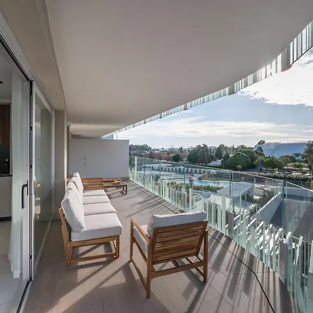 Newly Built 3 Bdrm Luxury Close To The Appartement *