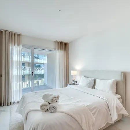 Newly Built 3 Bdrm Luxury Close To The Appartement Marbella